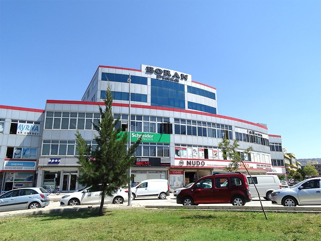 İzmir Gıda Çarşısı Boran Plaza İş Mrkz.de 3 Katlı 210 m2 Kiralık Dükkan
